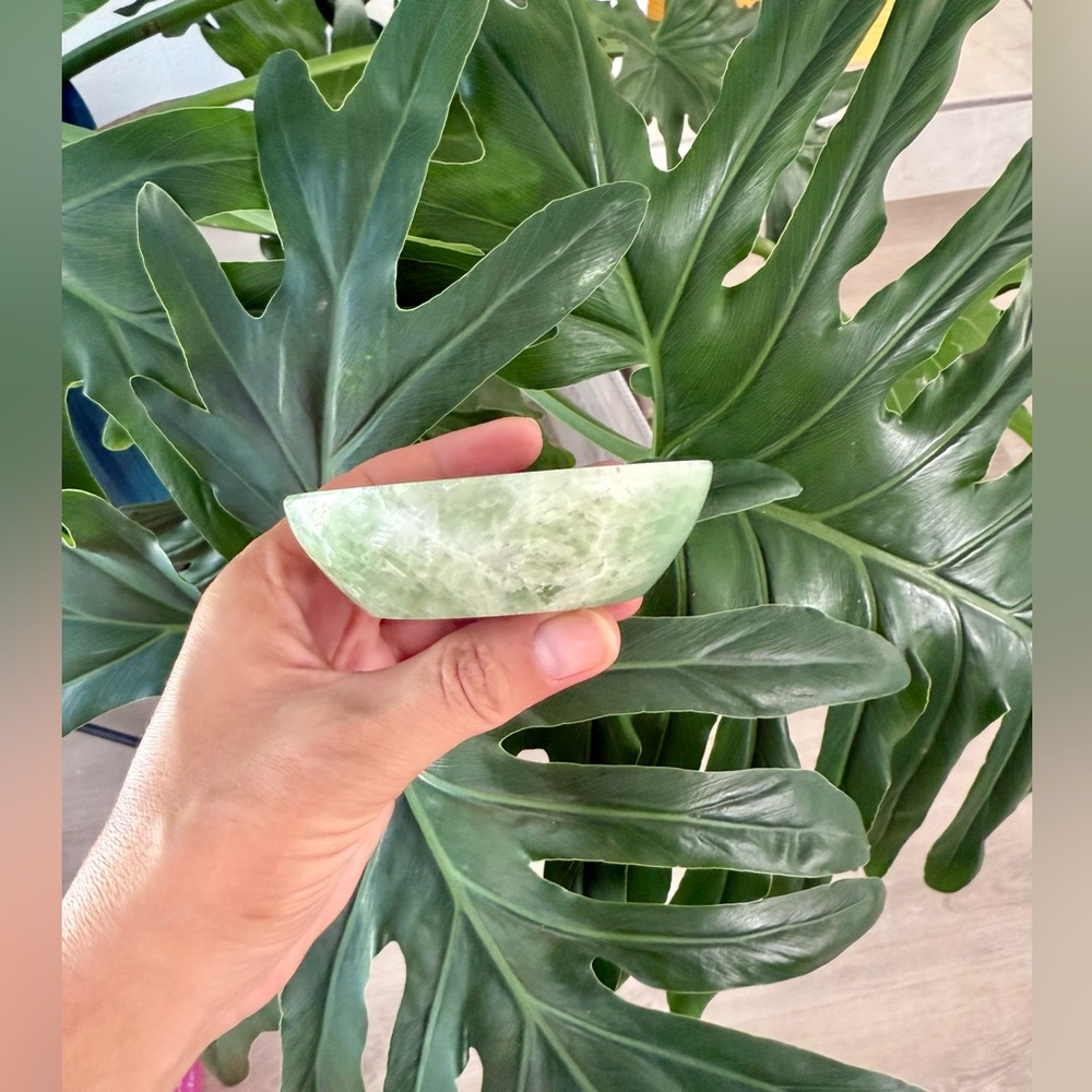 Green Fluorite bowl - Picture 6 of 7